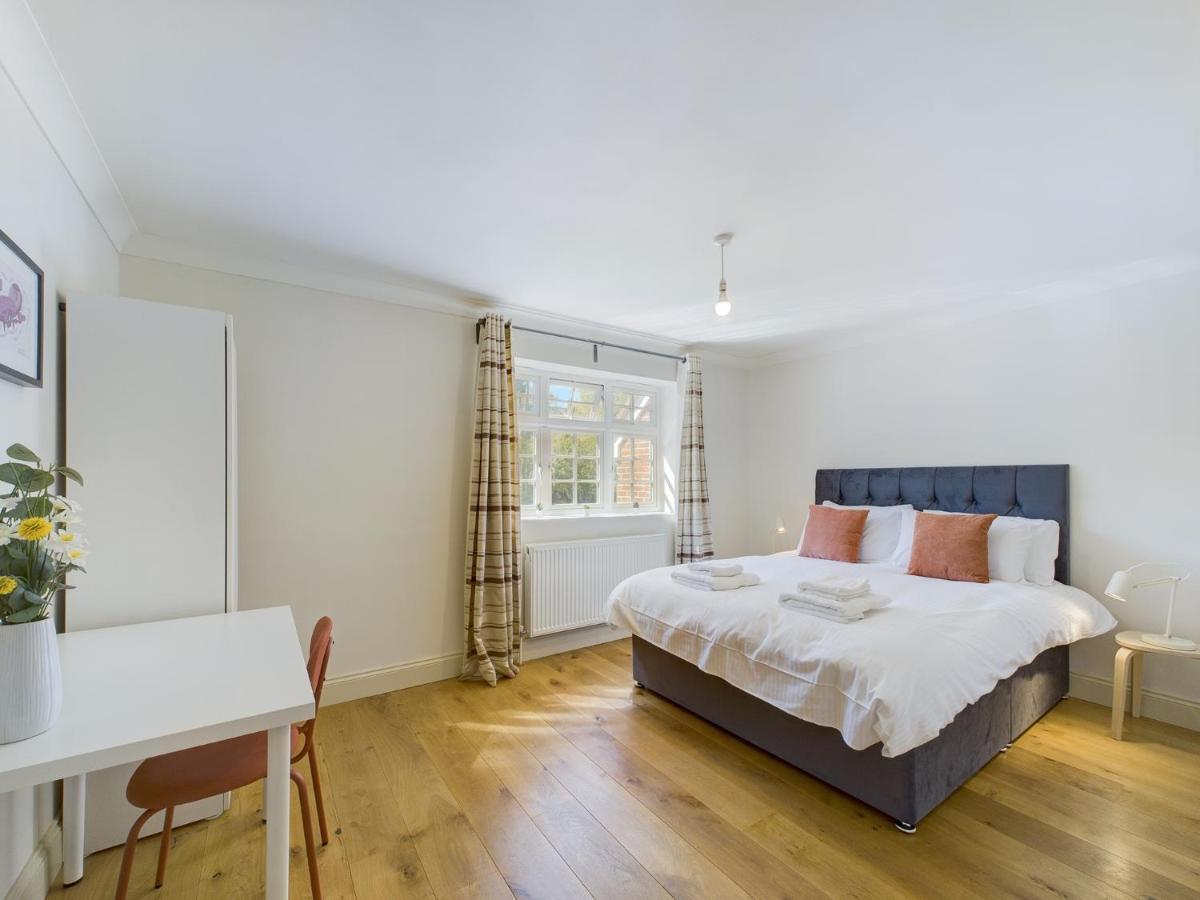 Duplex Redhill Town Centre Apt By Livingo Stays Exterior foto