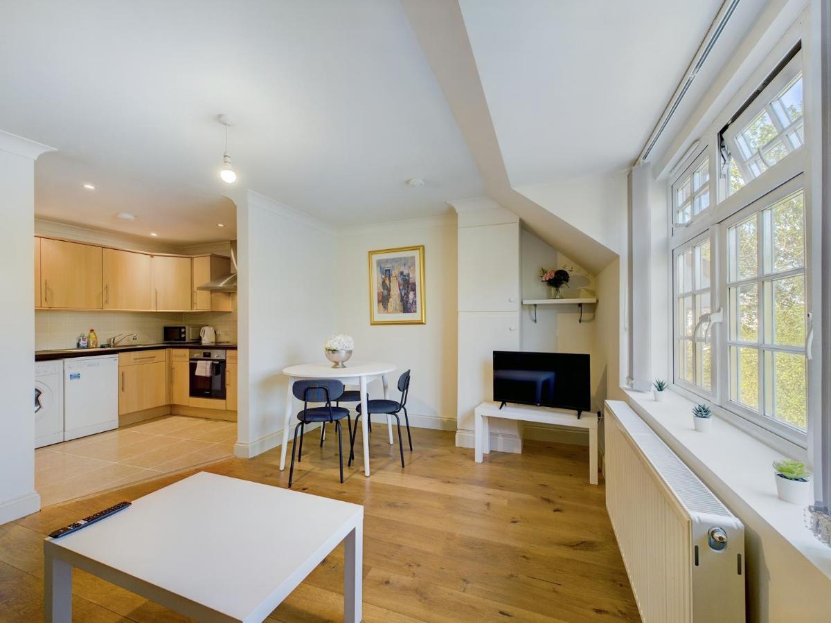 Duplex Redhill Town Centre Apt By Livingo Stays Exterior foto